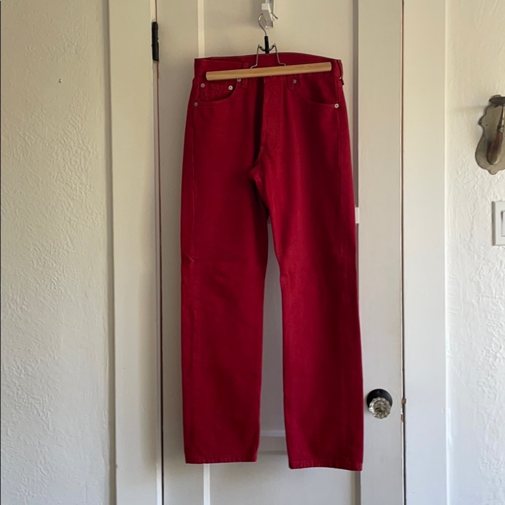 VINTAGE AMAZING RED LEVIS BUTTON UP
